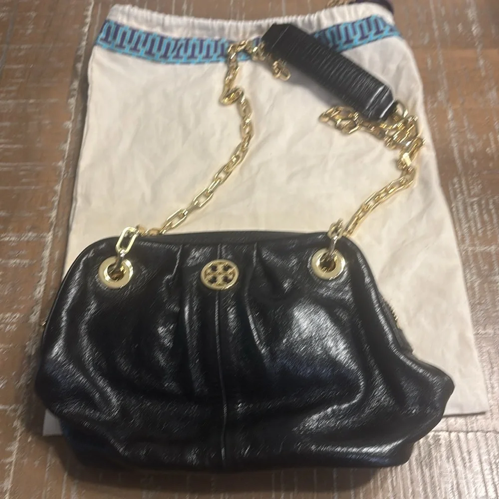 Tory Burch Amanda Pleated Shoulder Bag (also called the Amanda Chain Hobo